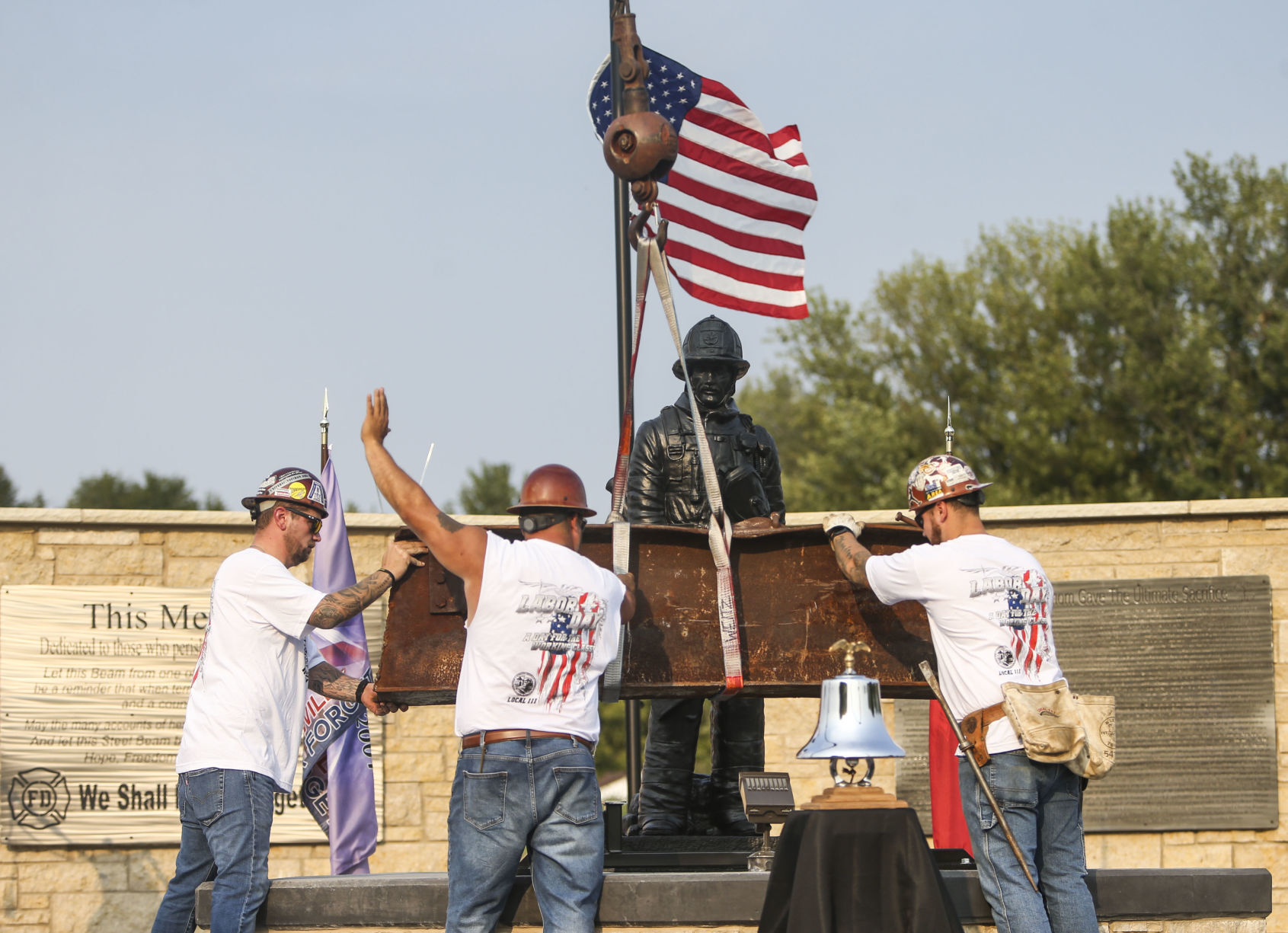091121-qc-nws-LeClaireMemorial-01.JPG
